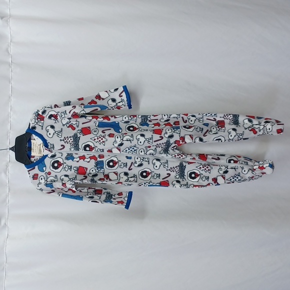 Munki Munki Matching Baby 1-Pc. Snoopy Holiday Family Pajama Footie - Picture 2 of 6